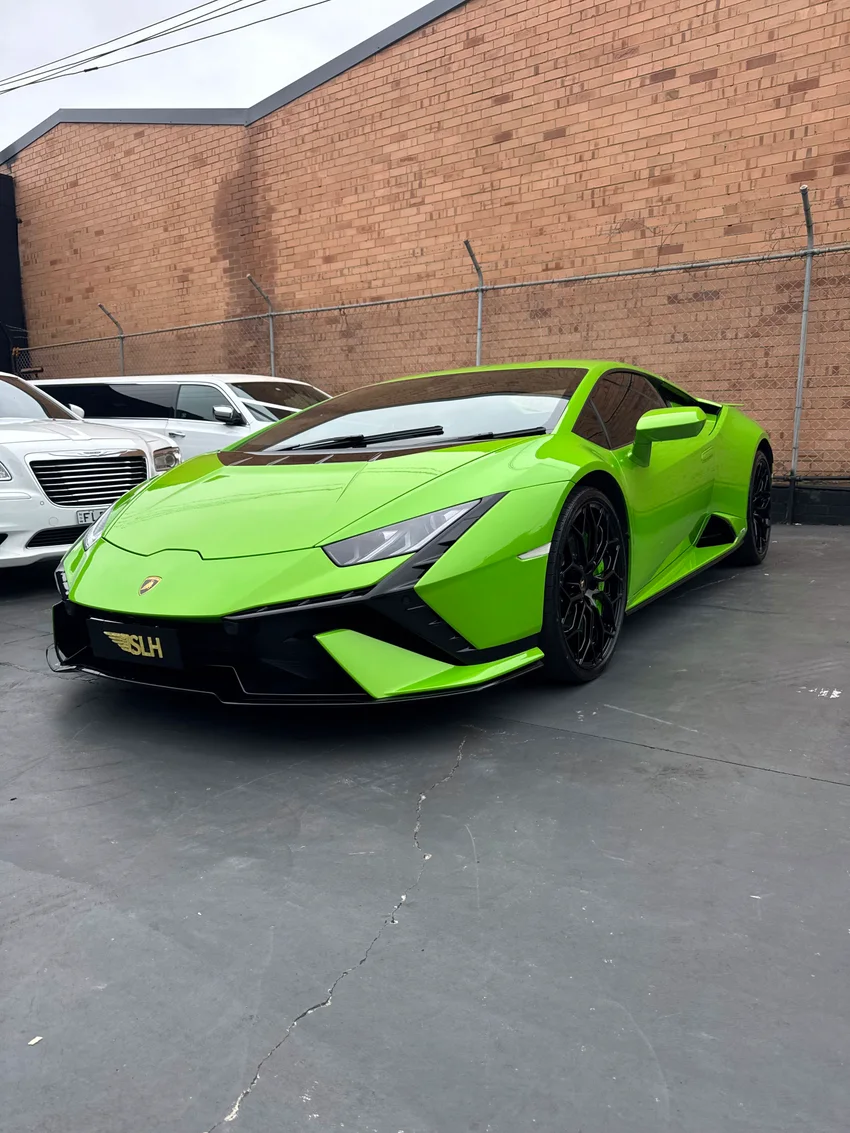 Green Lamborghini Huracán